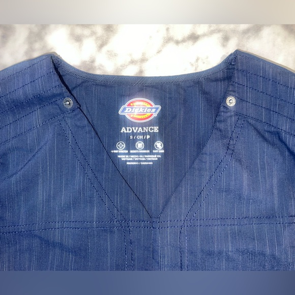 Dickies Advance Medical Scrub Top two tone denim Small - Picture 2 of 6